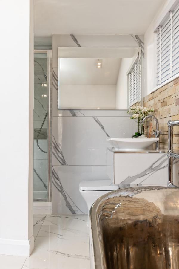 Relax In Super Size Copper Tub - 2 Bedroom Villa 인버네스 외부 사진