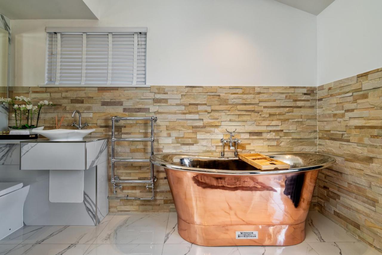 Relax In Super Size Copper Tub - 2 Bedroom Villa 인버네스 외부 사진
